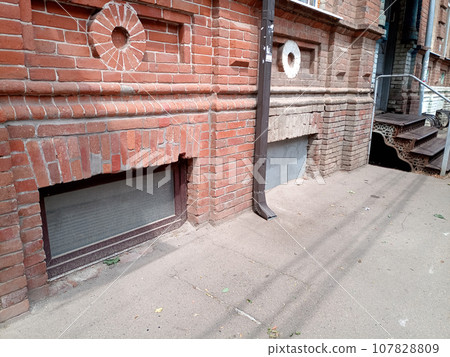 upper part of the window of the ground floor of the building. Recessed windows of ancient buildings of the 19th century. upper part of the window of the ground floor of the building. Recessed windows of ancient buildings of the 19th century. 107828809