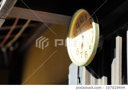 Retro sign 107829494