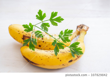 Mature banana 107829842