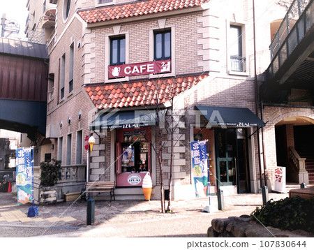 A cafe located on the "Hana no Michi" leading to Takarazuka Grand Theater and Takarazuka Bow Hall. 107830644