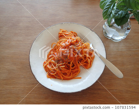 Tomato pasta 107831594