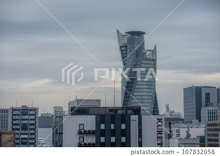 A unique large building towering over the city 107832058