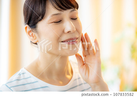 中年美女 107833582