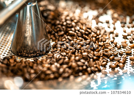  Coffee bean roasting 107834610