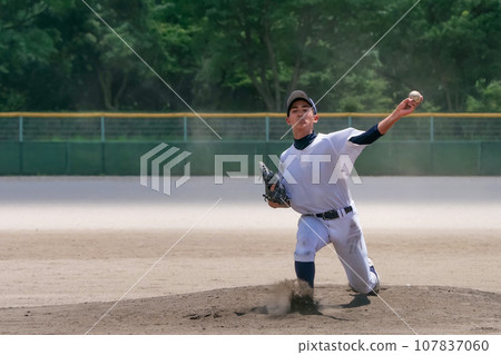 Left-handed pitcher (high school baseball) Left-handed pitcher (high school baseball) 107837060