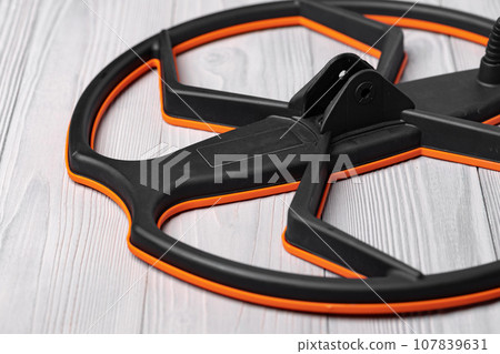 Search coil of the metal detector top view 107839631