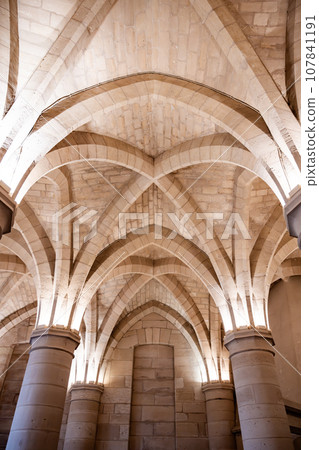 Gothic ceiling of main hall in Conciergerie, former courthouse and prison in Paris, France Gothic ceiling of main hall in Conciergerie, former courthouse and prison in Paris, France 107841191