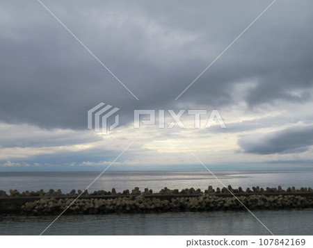 Niigata Port sea and breakwater Niigata Port sea and breakwater 107842169