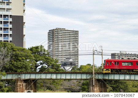 Running train and Okazaki Castle (Aichi Prefecture) 107843067
