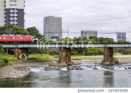 Running train and Okazaki Castle (Aichi Prefecture) 107843080
