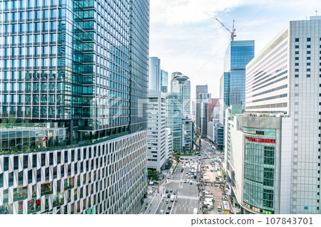 [大阪府]大阪車站前的城市景觀 107843701