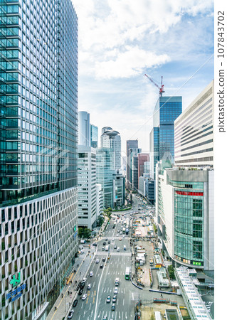 [大阪府]大阪車站前的城市景觀 107843702