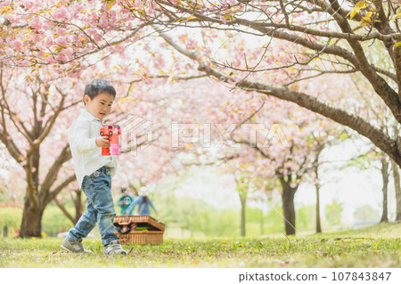 Boy playing in the spring park 107843847