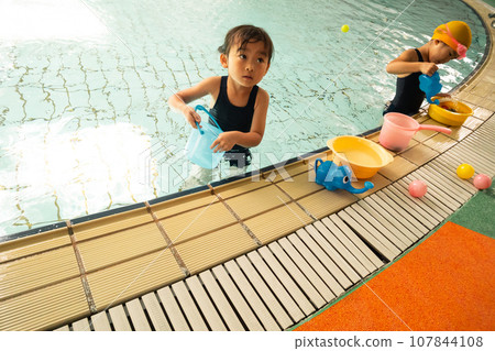 Kindergarten children play in the pool 107844108