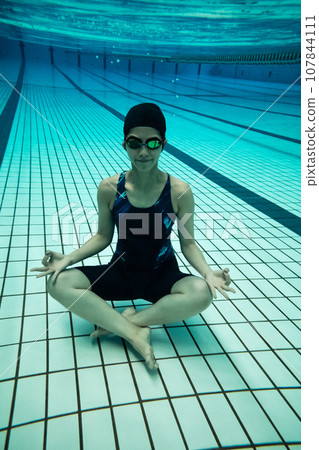 underwater yoga 107844111