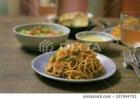 Spaghetti Napolitan 107844781