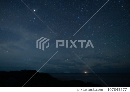 從沖繩縣邊戶岬看到的北斗七星 107845277