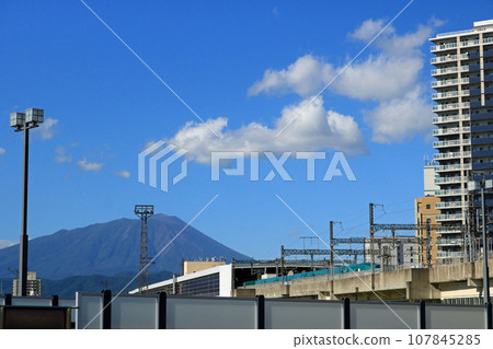 岩手山與新幹線 107845285