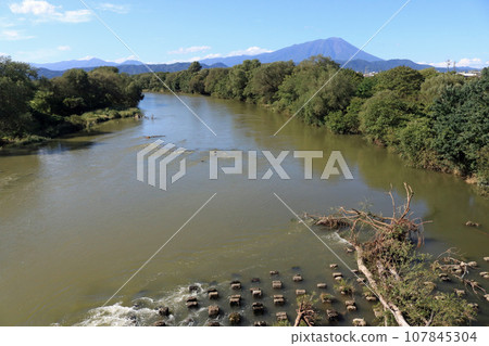 從盛岡市大田橋看到的岩手山 107845304