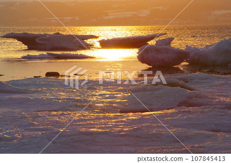 Drift ice and sunset 107845413