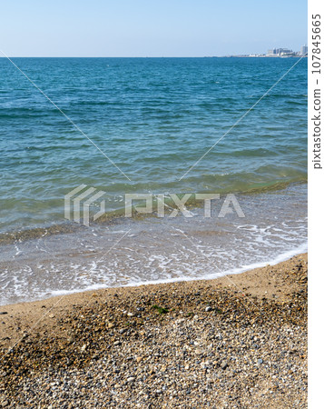 西島湖海岸（神戶市垂海區）。 （垂直構圖） 107845665