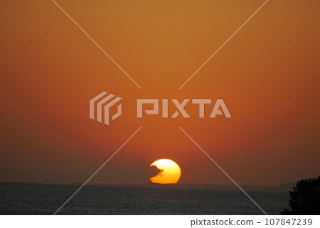 Let's join our hands in peace and make a wish for the first sunrise of the year. 107847239