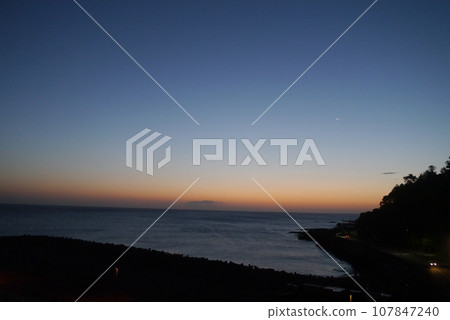 讓我們攜起手來，和平地許下今年第一個日出的心願。 107847240