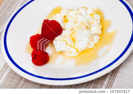 Mato cheese with raspberry and honey 107847817