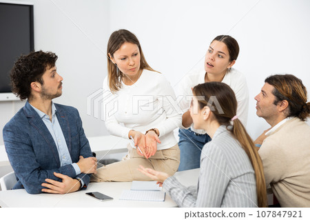 Male and female students preparing for exam together in university 107847921