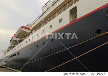 Nippon Maru anchored at Osanbashi Nippon Maru anchored at Osanbashi 107849274