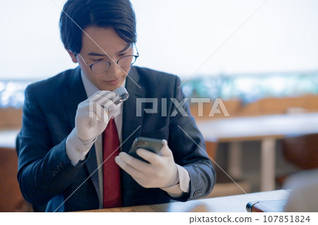 Purchasing specialist who appraises used IPHONEs Purchasing specialist who appraises used IPHONEs 107851824