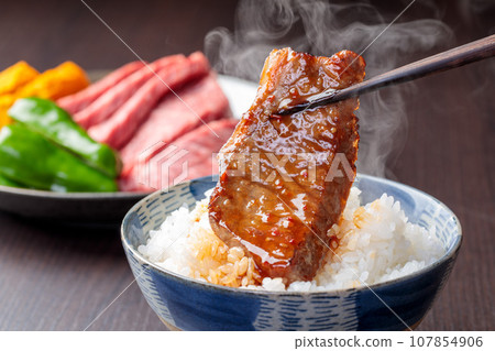 一起吃烤肉和熱飯的場景 107854906