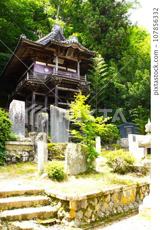 Bessho Onsen townscape Onsen Yakushi Ruriden (Jorakuji Temple) Bessho Onsen townscape Onsen Yakushi Ruriden (Jorakuji Temple) 107856332