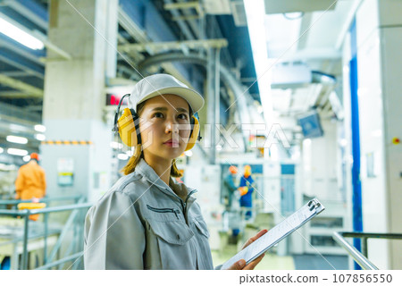 女工刮鬍設備檢查 107856550