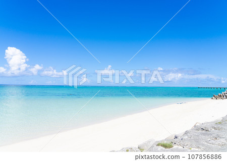 Emerald blue 17 end beach 107856886