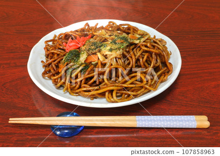 Sauce Fried Noodles 107858963
