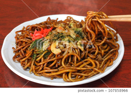 Sauce Fried Noodles 107858966