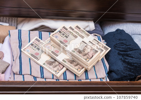 [Wad of money hidden in the drawer] 107859740