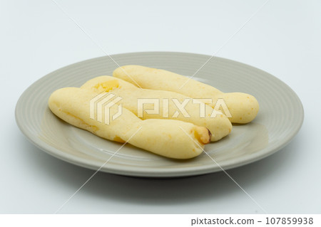 Various types of bread that look delicious Various types of bread that look delicious 107859938