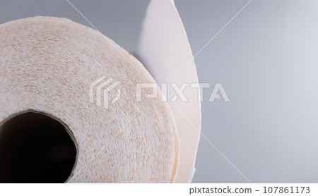 White roll of paper, layers of tissue for personal hygiene, toilet thing, unused soft paper 107861173