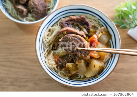牛肉麵 牛肉 麵 麵條 Beef noodle soup ビーフヌードル 107862904