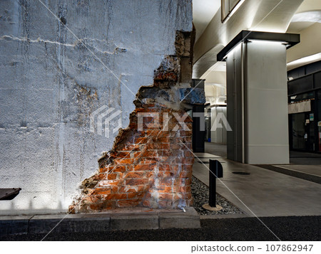 [日比谷大黑路]的磚砌內牆保留了高架橋建造時的原樣 107862947