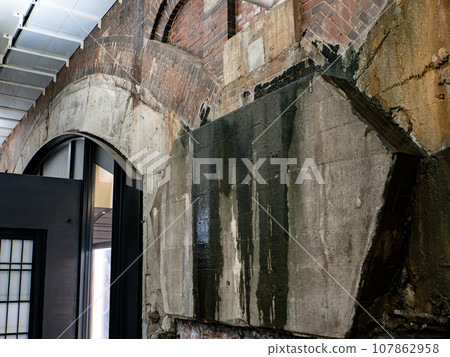 [日比谷大黑路]的磚砌內牆保留了高架橋建造時的原樣 107862958
