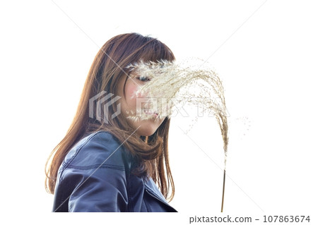長著潘帕斯耳的女人 長著潘帕斯耳的女人 107863674