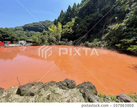 Kyushu sightseeing Oita's Beppu hot spring hell tour Chi no Ike Jigoku 107863808