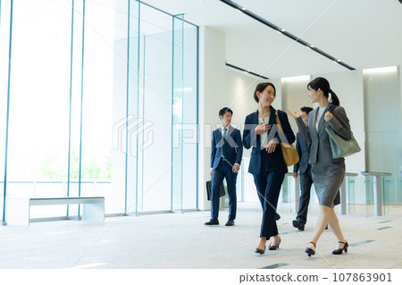 Business scene 107863901