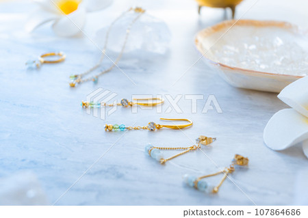 天然石材與水鑽配件：耳環、手鍊、戒指 107864686