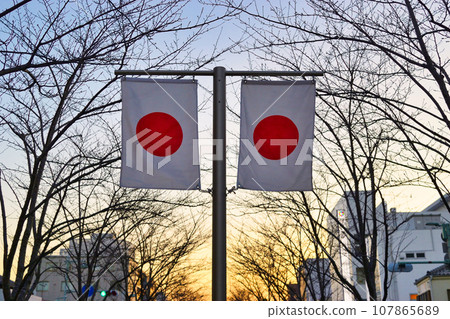 Dankatsu at sunset with the national flag raised (Kamakura City, Kanagawa Prefecture) 107865689