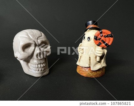Cute ghost dolls and skeletons for Halloween Cute ghost dolls and skeletons for Halloween 107865821