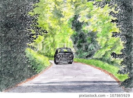 在英國山路上行駛的復古車 107865929
